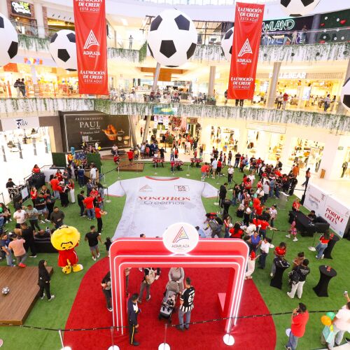 AltaPlaza Mall celebra el orgullo mundialista con una camiseta gigante en apoyo a la Sele