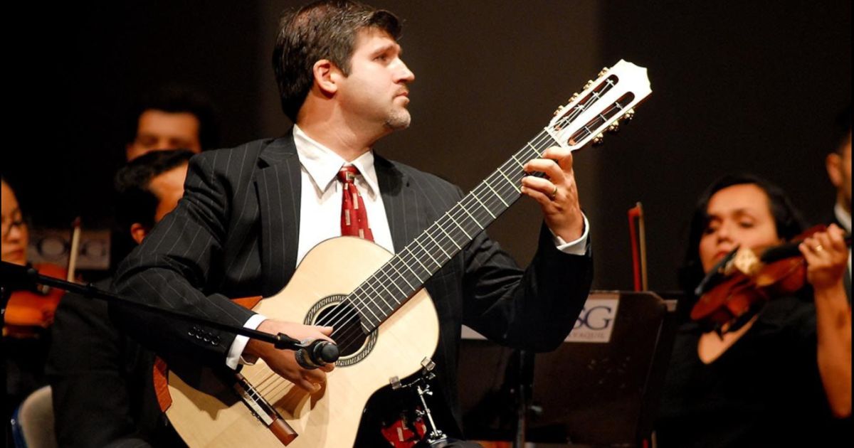 El Centro Ecuatoriano Norteamericano invita al concierto “Noches de guitarra: La transformación histórica de la guitarra iberoamericana” con David Chapman