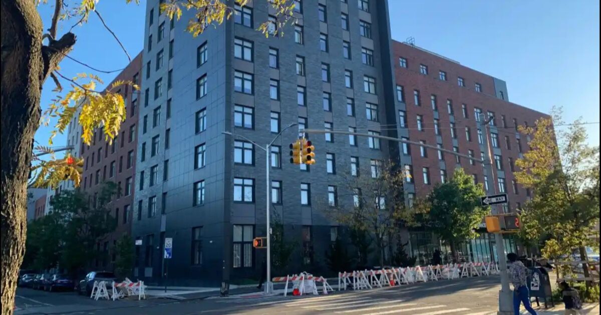 IBX parada por parada: el tren ligero propuesto lleva a los neoyorquinos al histórico East New York en Sutter Avenue