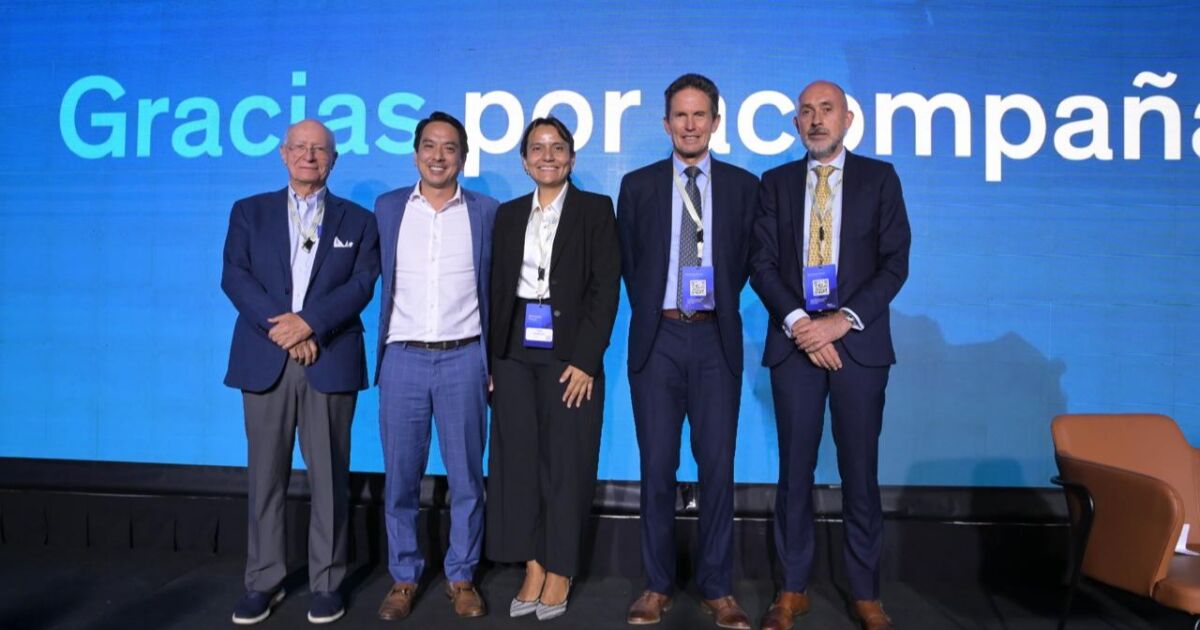 Novopan participó en el panel de cierre del McKinsey Forum Ecuador  2026 junto a destacados líderes empresariales del país