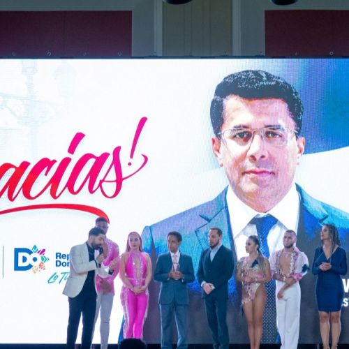 Reconocen a ministro de Turismo David Collado en el Chicago Salsa Bachata Festival