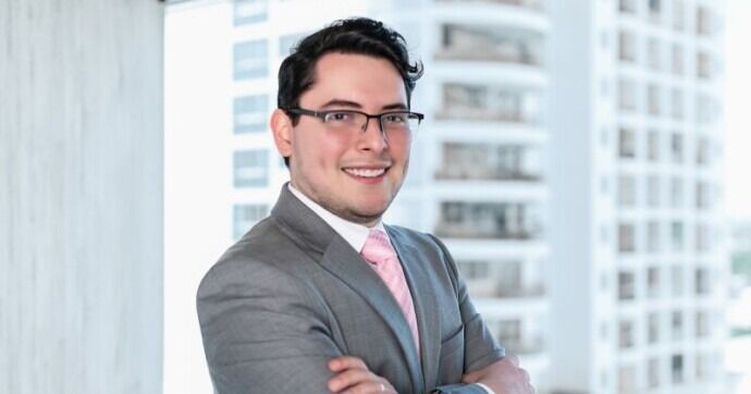 LOVILL consolida equipo jurídico con promoción de experto en litigios y arbitraje internacional