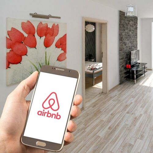 Airbnb invertirá hasta 250 millones de dólares en nuevos negocios en 2025