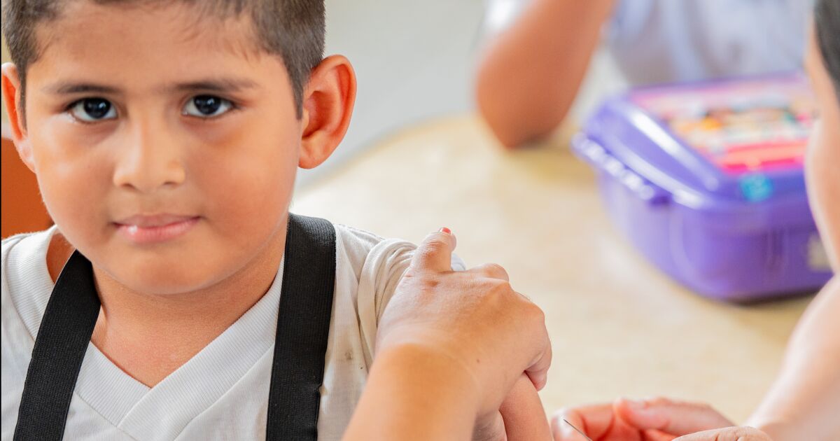 Acciones en la frontera sur y campaña nacional refuerzan la vacunación infantil en Ecuador