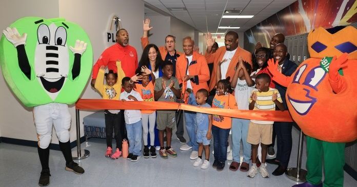 AutoNation y el Comité del Orange Bowl inauguran un nuevo Centro STEAM de $600,000 en Miami Gardens