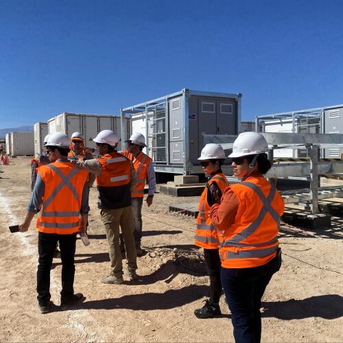 SMA, e-STORAGE Y COLBÚN reciben a delegación brasileña en proyecto de almacenamiento de energía