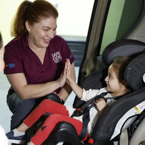 Hyundai colabora con Nicklaus Children's Hospital para promover la seguridad de los niños pasajeros