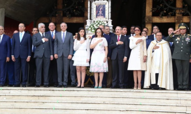 Danilo Medina y otros funcionarios en Higüey por Día de Nuestra Señora de la Altagracia