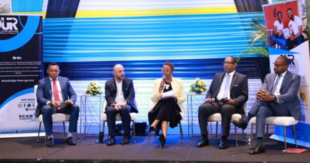 Digicel refuerza las redes de Jamaica preparadas para desastres