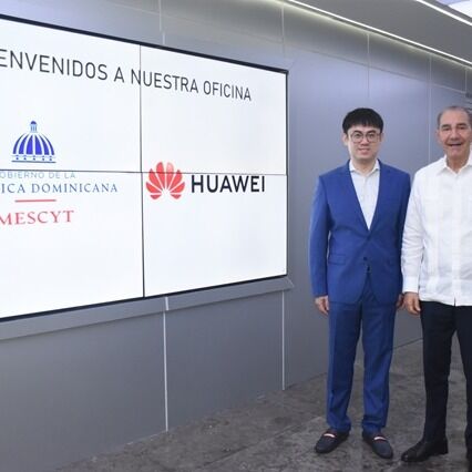 MESCyT y Huawei firman acuerdo para promover el programa de academias en universidades dominicanas