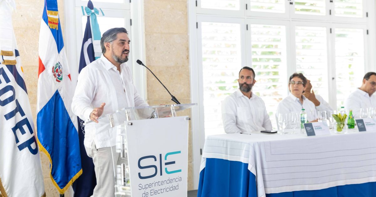 Colaboradores de CEPM reciben certificación de la Superintendencia de Electricidad (SIE)