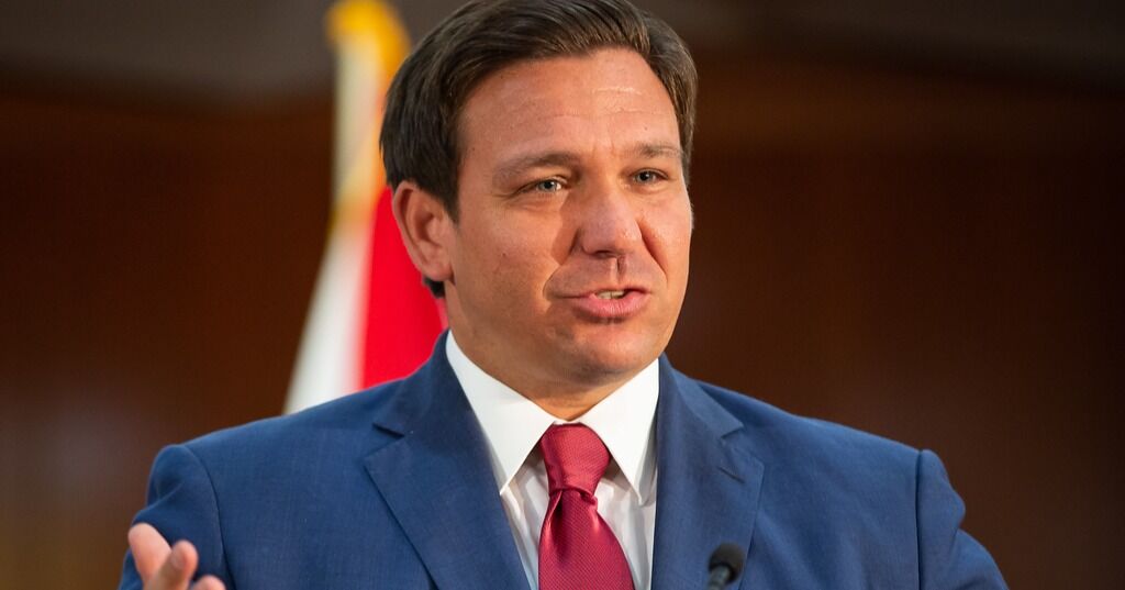El gobernador Ron DeSantis analiza las reducciones en los seguros de vivienda y automóvil en Florida en 2026