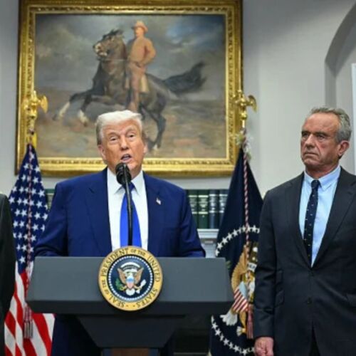 Trump firma orden ejecutiva para reducir el precio de los medicamentos