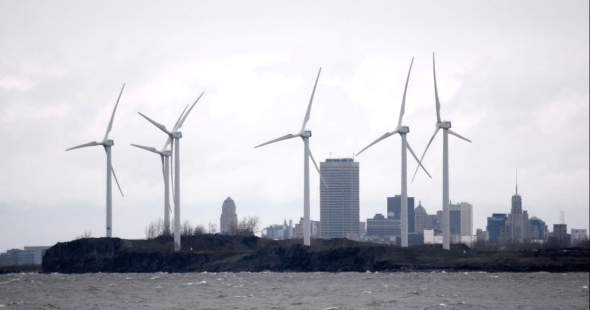 Permiten que avance proyecto eólico frente a la costa de Nueva York