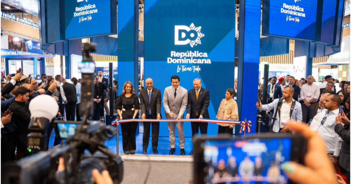 Ministro David Collado inaugura pabellón dominicano en feria turística de Colombia