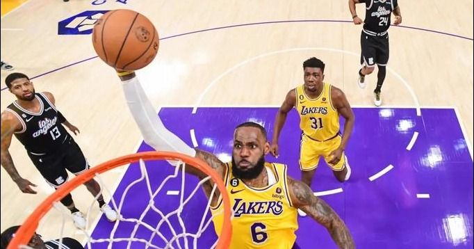 LeBron anota 46, se pone a 178 de Jabbar, Lakers pierden