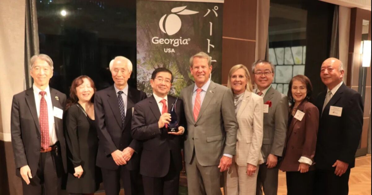 El gobernador Kemp rinde homenaje a un grupo con 40 años de historia ayudando a los inversores japoneses a sentirse como en casa en Georgia