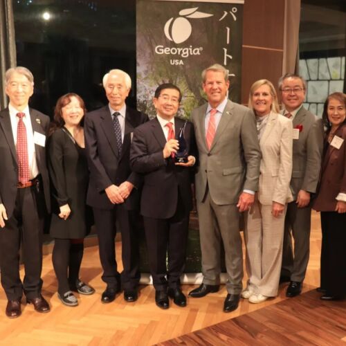 El gobernador Kemp rinde homenaje a un grupo con 40 años de historia ayudando a los inversores japoneses a sentirse como en casa en Georgia
