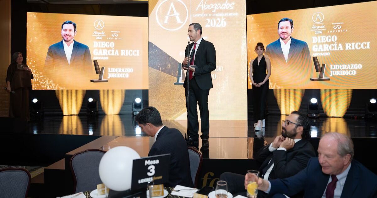 Reconocen a figuras clave del derecho en México durante gala de Líderes Mexicanos