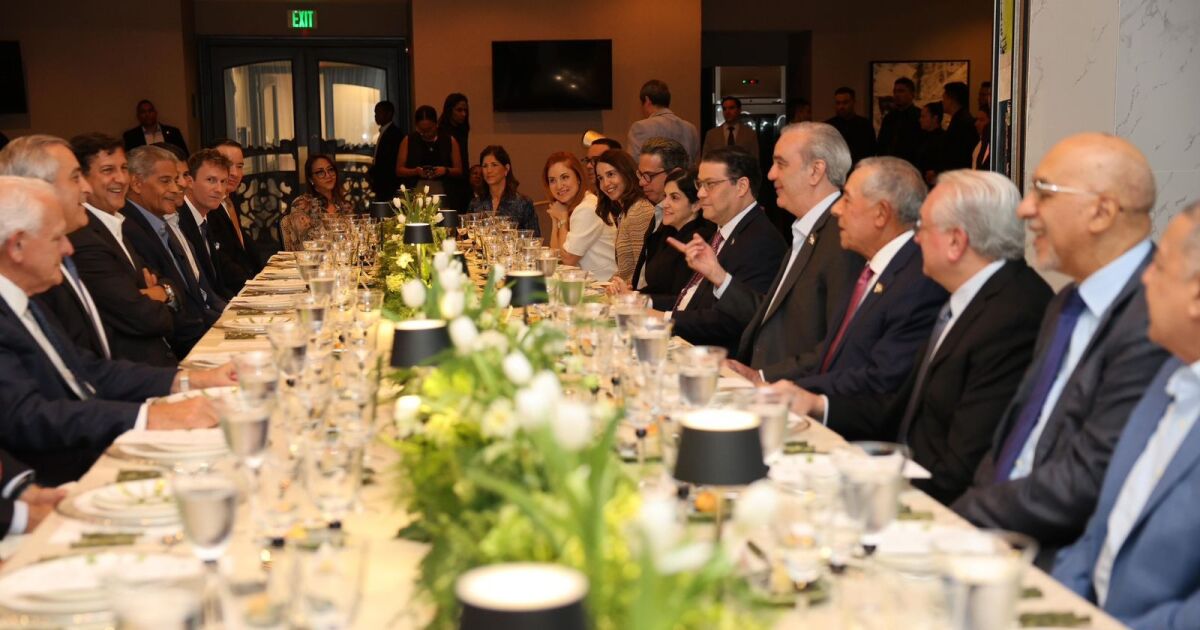 Presidente Abinader se reúne con empresarios panameños