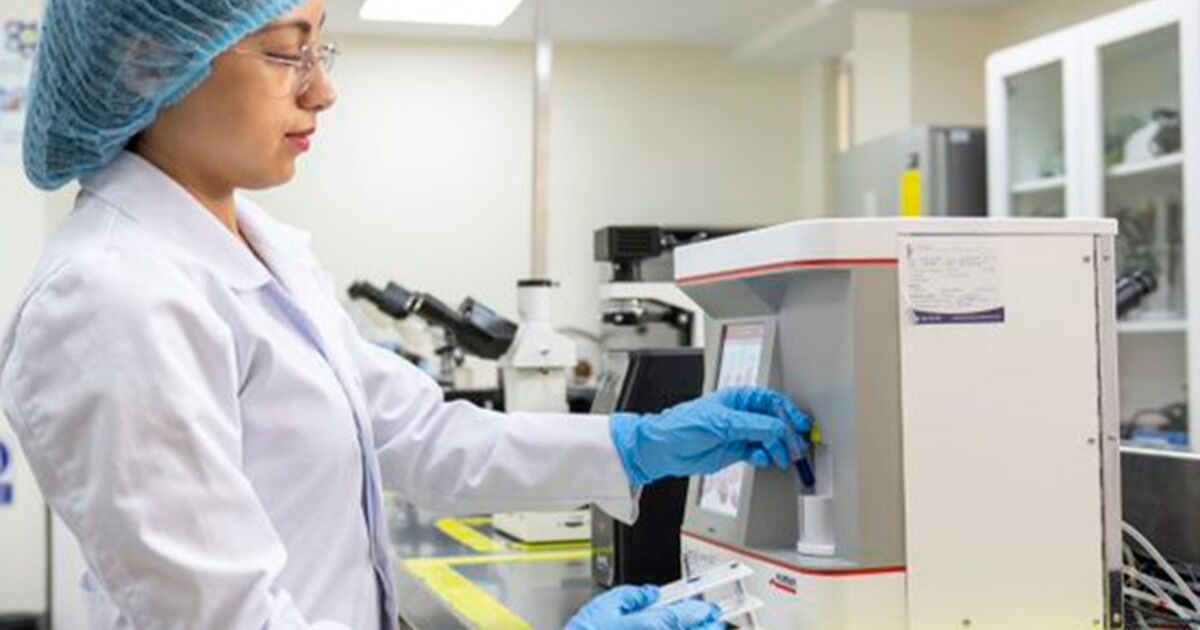 Ecuador impulsa el talento femenino en ciencia con premio internacional que abre puertas globales