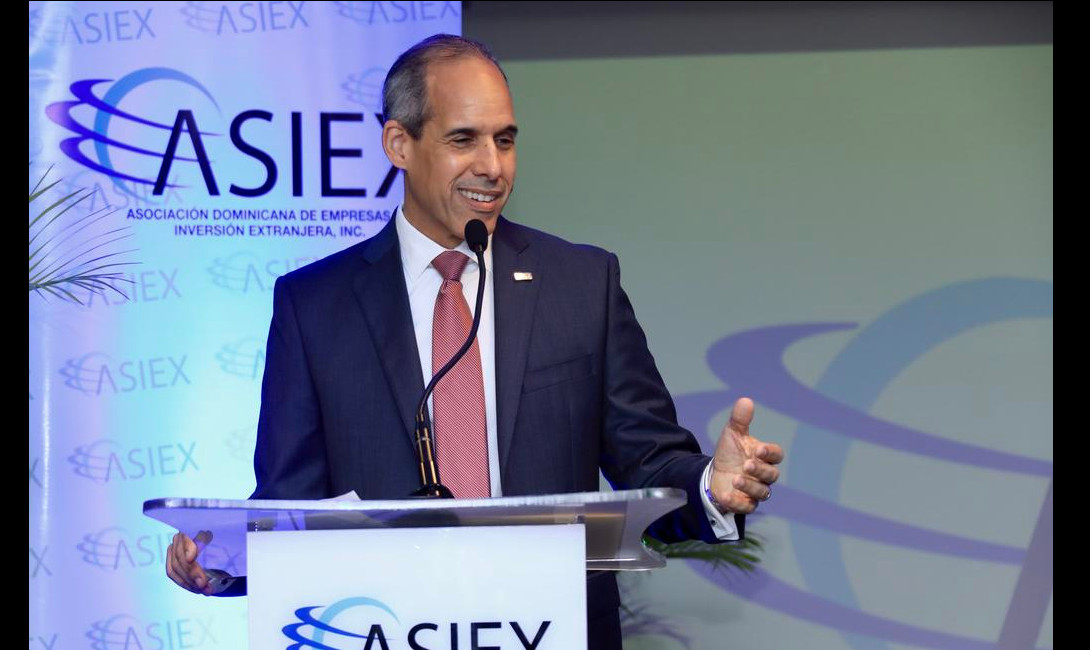 ASIEX celebra encuentro con el candidato presidencial Luis Abinader