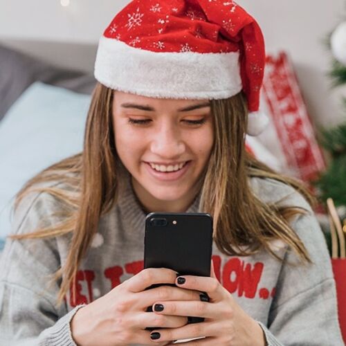 La mitad de los latinos ya busca ofertas navideñas y el 60% recurre a la IA para decidir