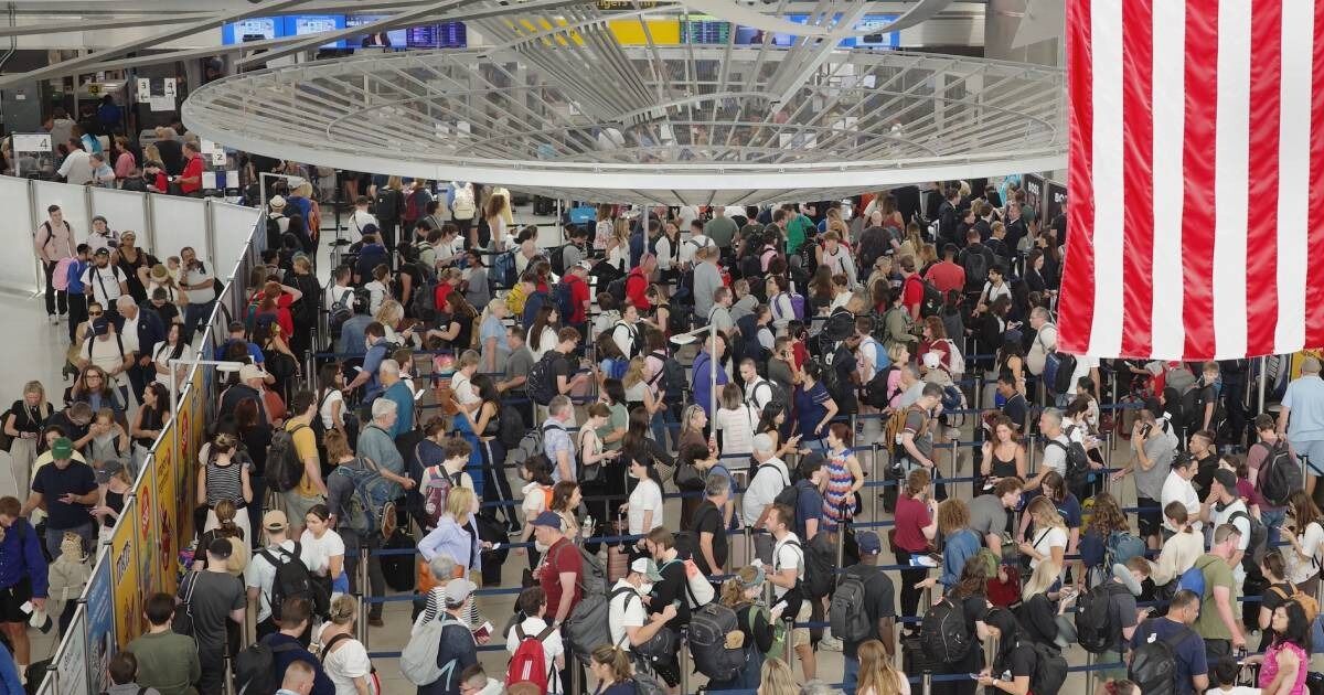La resaca del Día de Acción de Gracias colapsa los aeropuertos