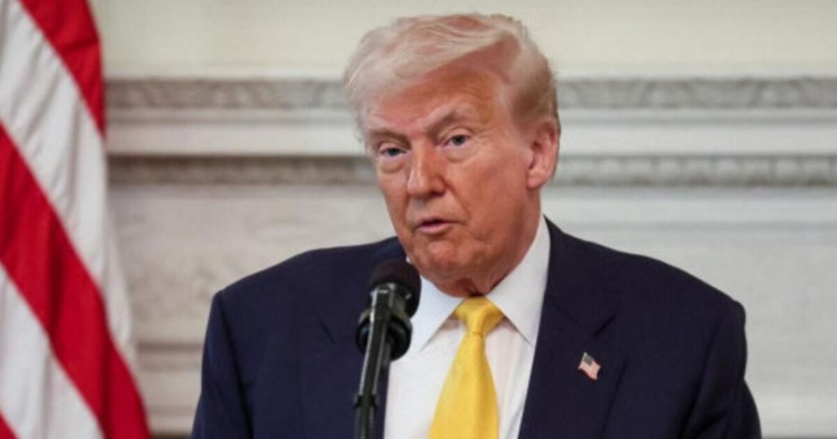Trump confirma viaje a China tras una "muy buena" llamada con Xi