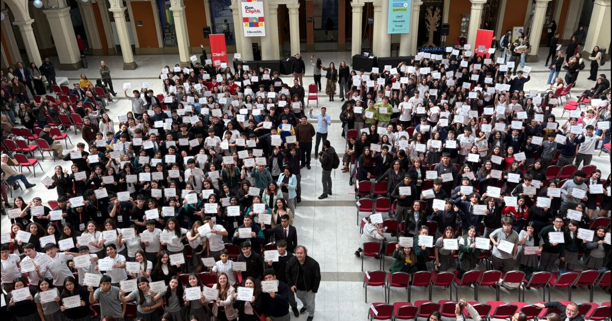 Claro Chile certifica a más de 480 líderes escolares en bienestar digital y liderazgo estudiantil