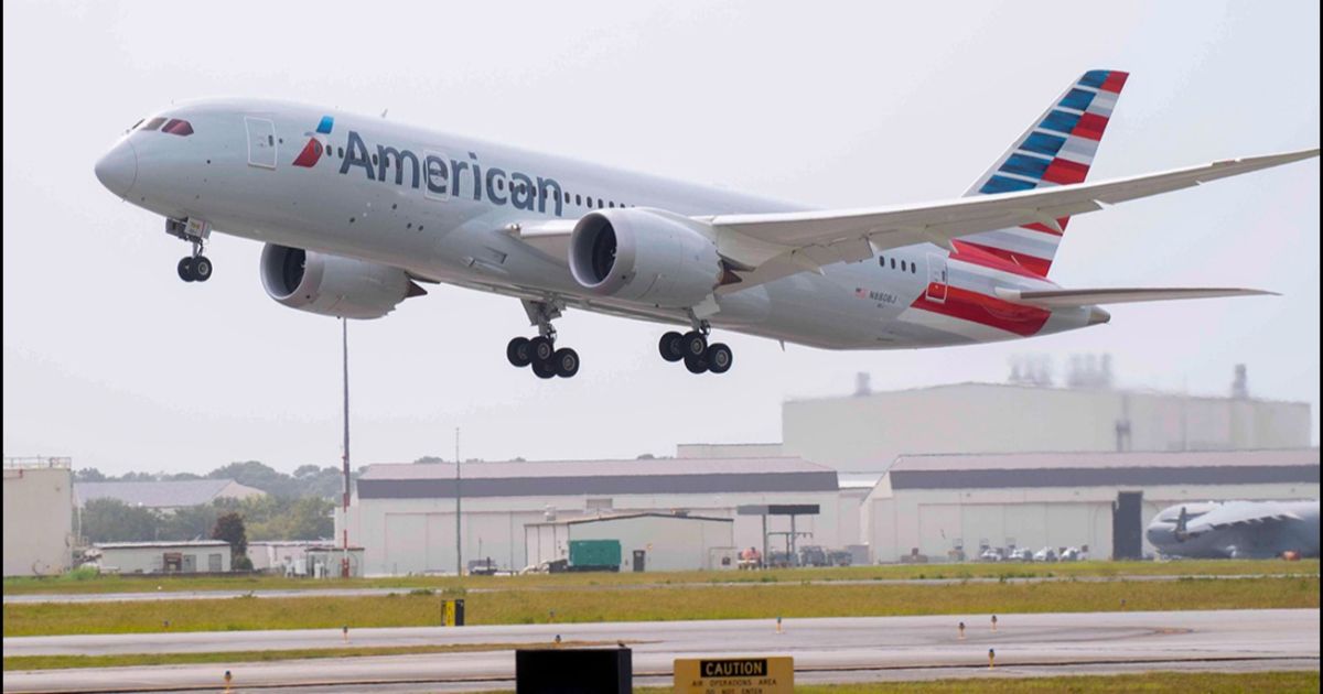 Combustible de aviación sostenible: el camino de American Airlines hacia la descarbonización de los viajes aéreos