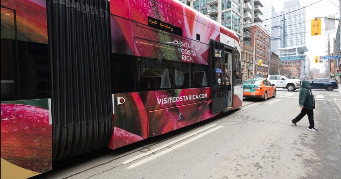 Tranvías con sello tico muestran el “Pura Vida” en las ciudades de Calgary, Vancouver y Toronto