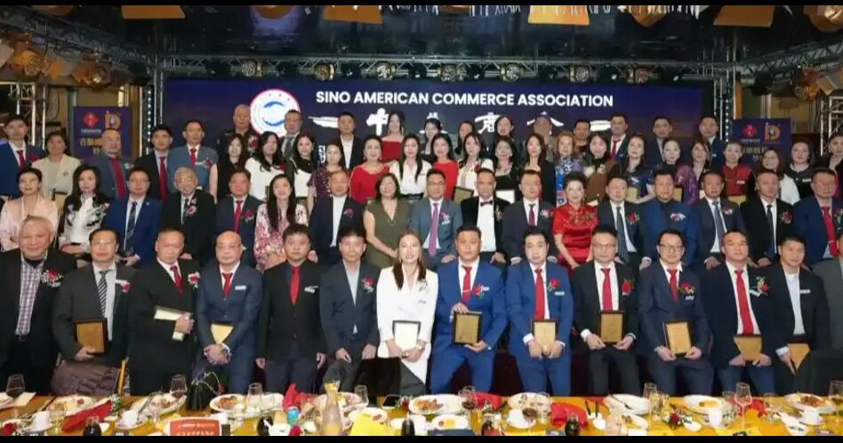 Inauguración de la junta directiva de la Asociación de Comercio Sinoamericana en Flushing acompañada por varios funcionarios de Queens