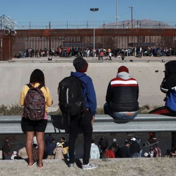 Pese a promesas, escasean abogados para solicitantes de asilo en EEUU