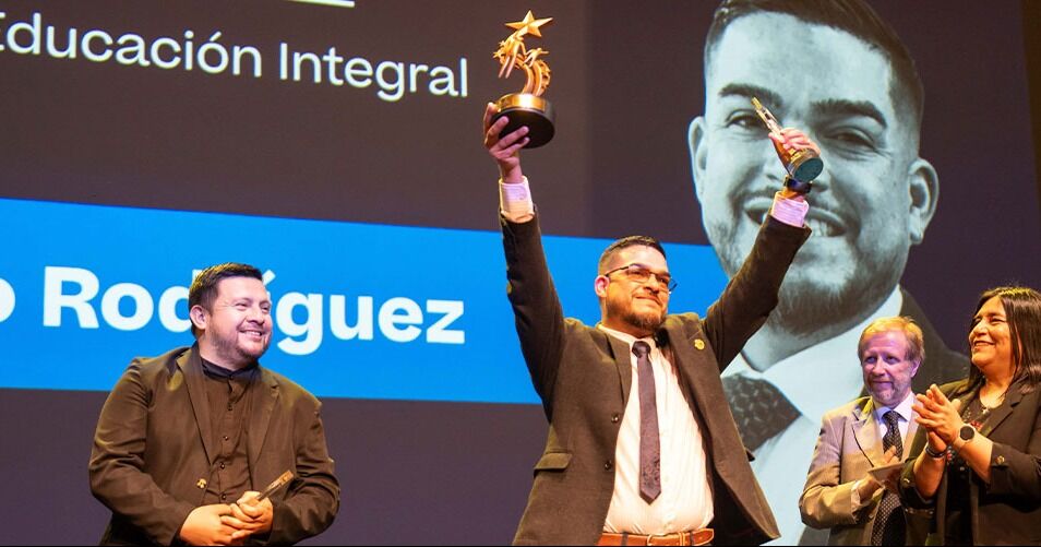 Profesor egresado de la USerena ganó categoría Educación Integral del Global Teacher Prize Chile 2025