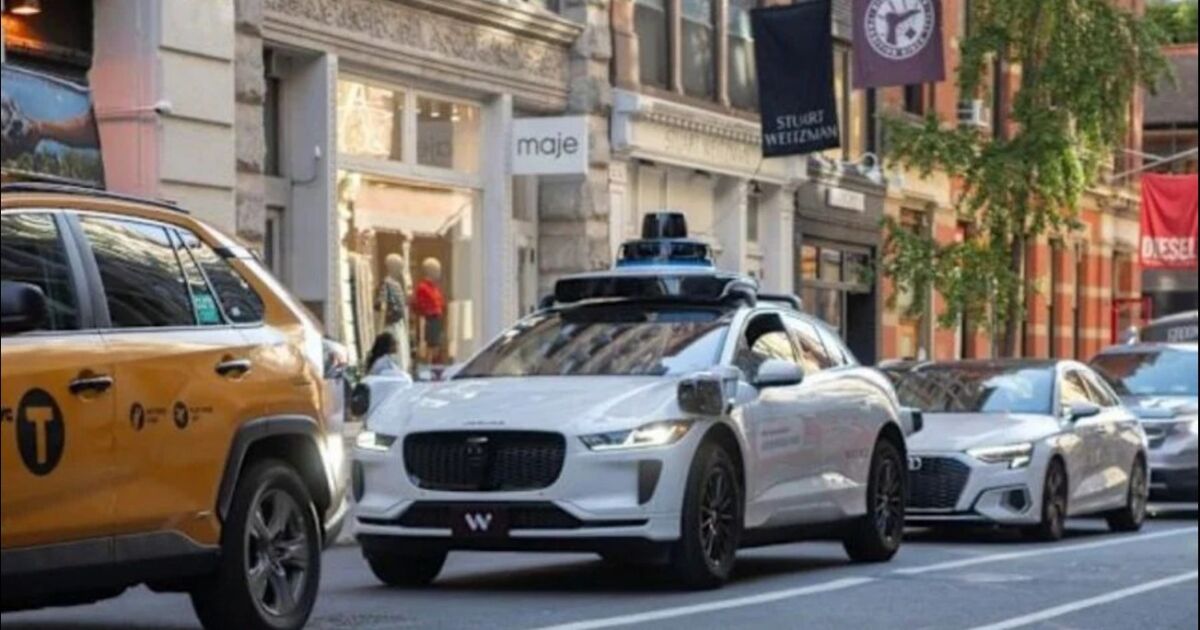 Nueva York planea un lanzamiento limitado de taxis autónomos