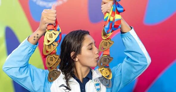 La nadadora argentina Agostina Hein, la reina en los Suramericanos de la Juventud 2026