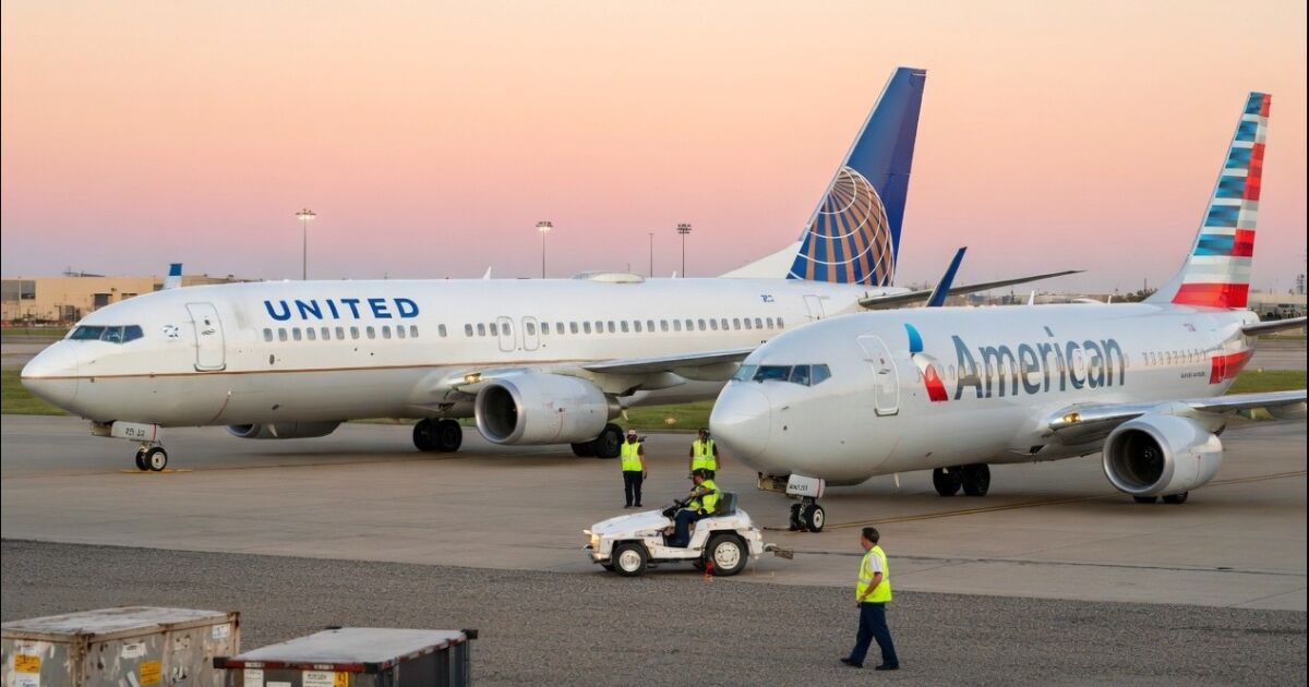 El CEO de United sugiere una fusión con American Airlines ante la Casa Blanca
