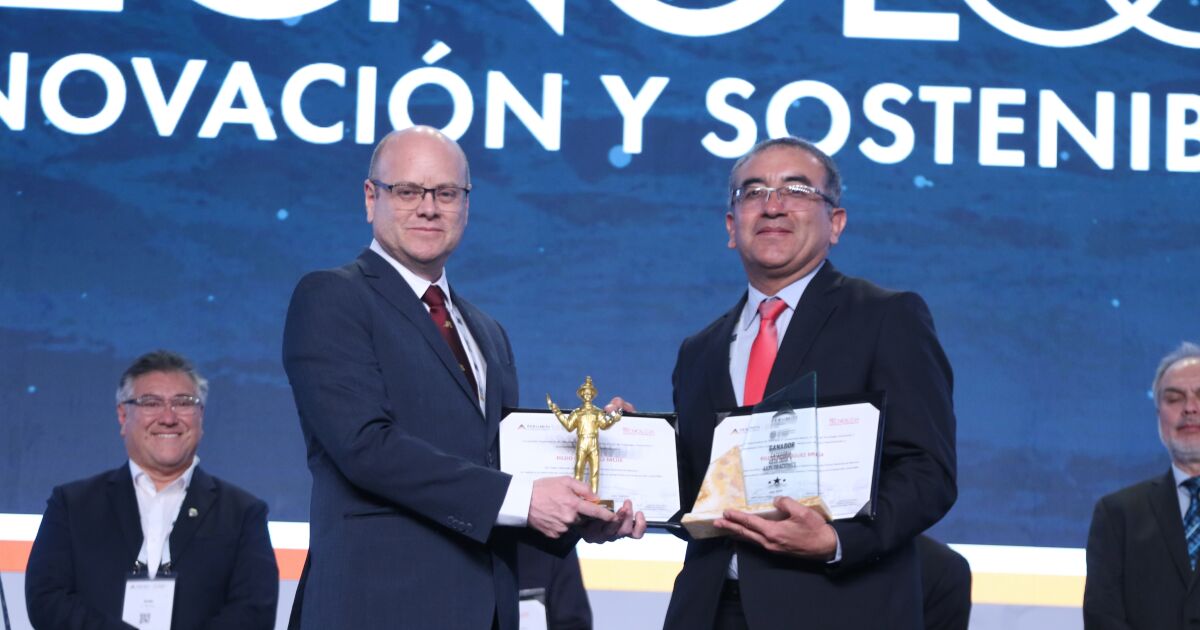 Rildo Rodríguez, del Ingemmet, obtiene el Premio Nacional de Minería en PERUMIN 37