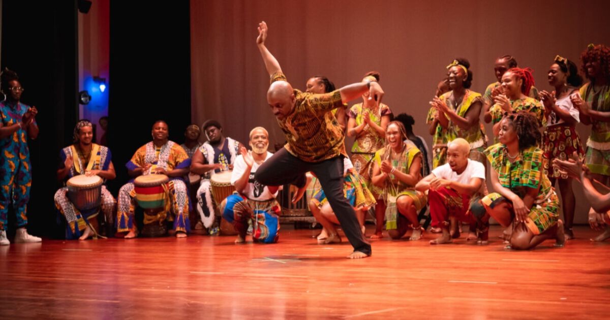 Centro para las Artes y el Aprendizaje de Jamaica Grupos recibe la danza africana de Queens celebran el Mes de la Historia Afroamericana