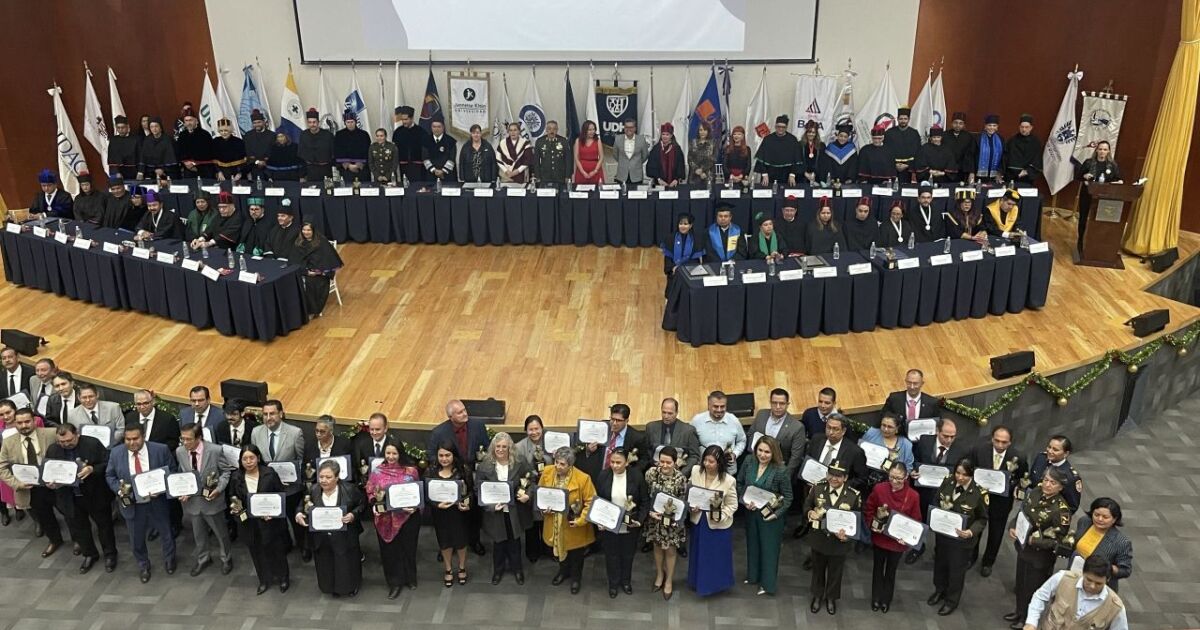 La educación debe ser permanente, incluyente, digital y profundamente humana, coinciden en premios ALPES