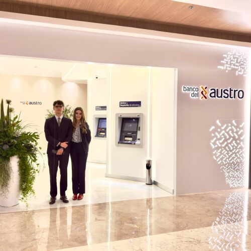 Banco del Austro fortalece su presencia en Cuenca con su nuevo hall virtual en Mall del Alto