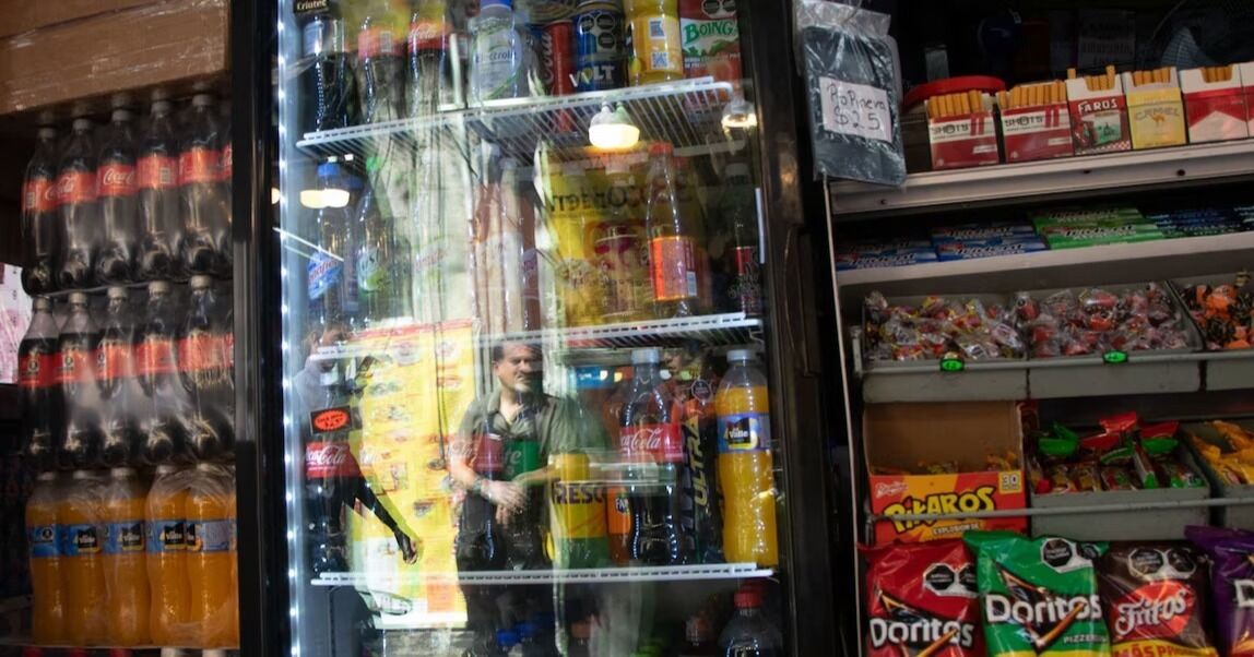 Refrescos, cigarros, videojuegos y más: Estos productos subirán de precio en 2026 por reforma al IEPS
