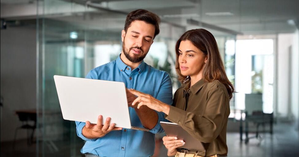 Automatización avanzada en tareas y proyectos: cómo la IA de Bitrix24 ayuda a emprendedores a trabajar mejor