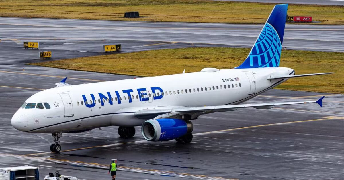 United Airlines lanza una tarjeta de débito con recompensas