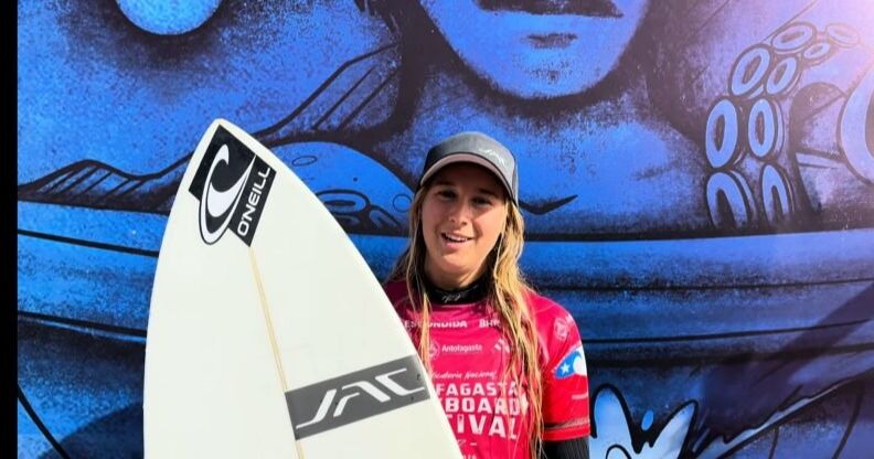 Estela López Cross del Team JAC Sport, se prepara para competir en Iquique en dos eventos de surf de alto nivel deportivo.