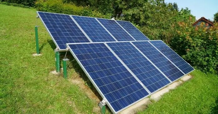 Gobierno evalúa cobrar consumo en paneles solares en áreas remotas