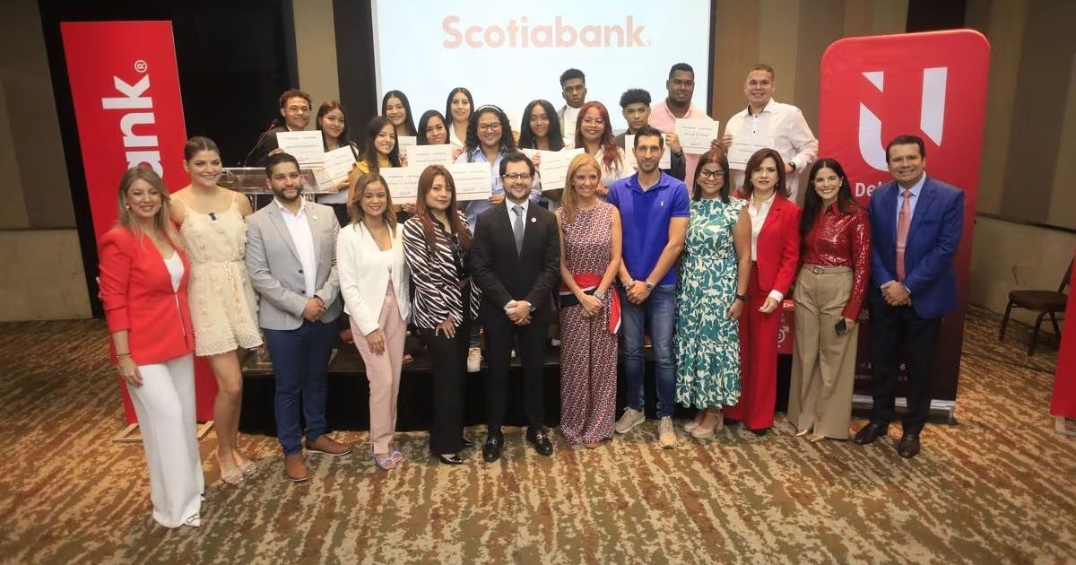 Scotiabank y la U Del Istmo otorgan becas a jóvenes con historias inspiradoras