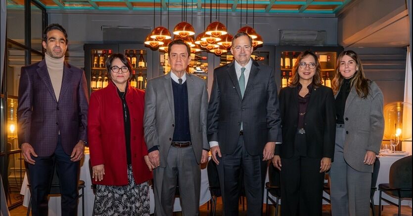 BHD y embajada RD dialogan sobre proyectos sociales y económicos