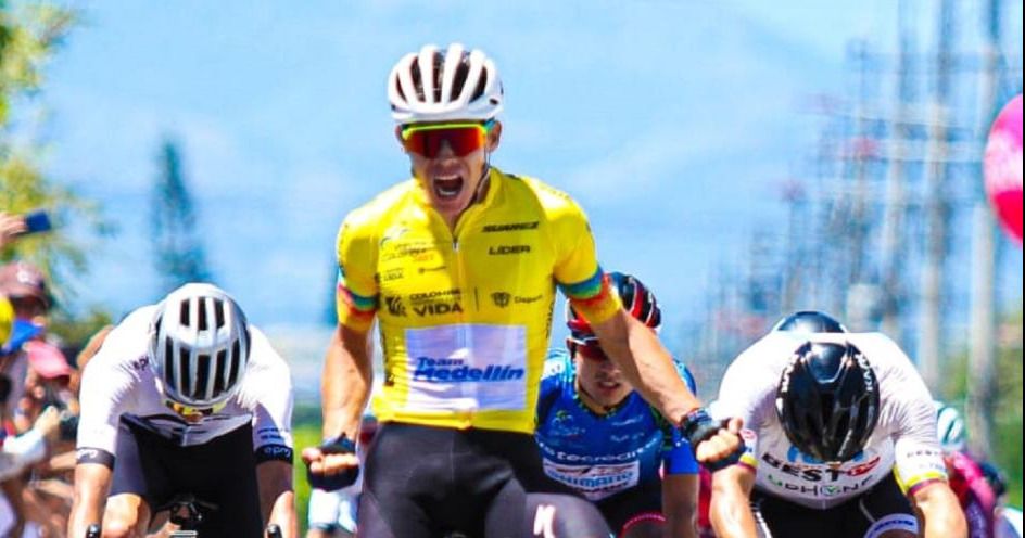 El ciclista Miguel Ángel 'Supermán' López reina en La Línea